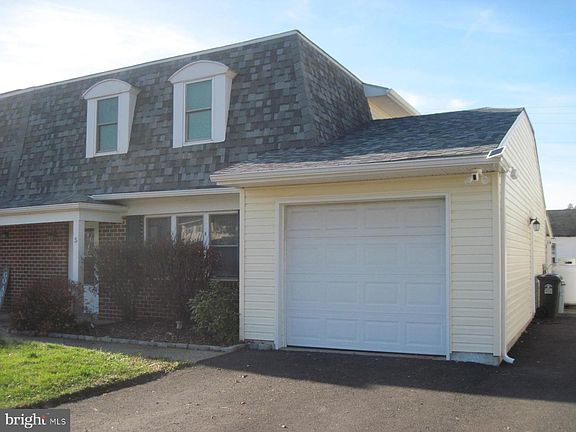 4th image of 5 Essex Ct