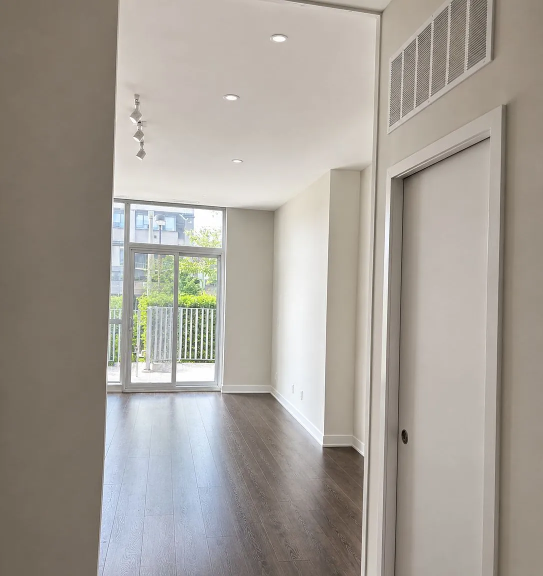 Sonic Condos — Photo 4