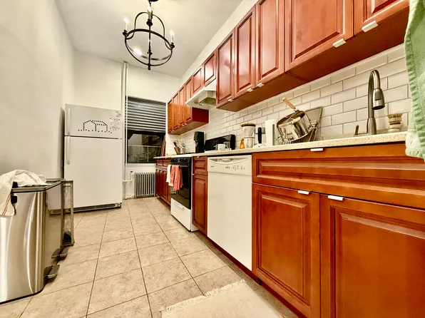 483 7th Avenue image 3 of 7