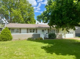 2613 N 11th St, Clinton, IA 52732