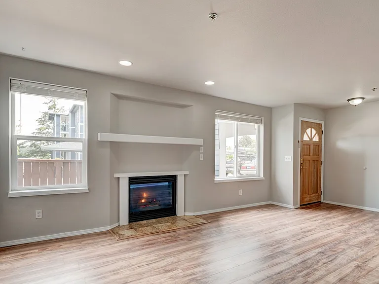 300 N Oak Harbor St #C102 — Photo 8