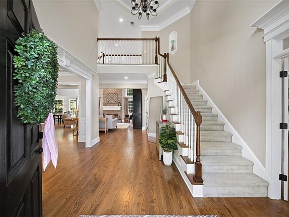 3rd image of 651 Goldenwood Ct