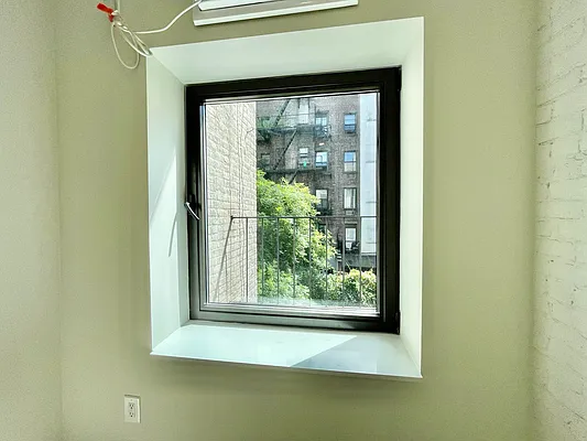 Rented by HOLTON REAL ESTATE INC. | media 21