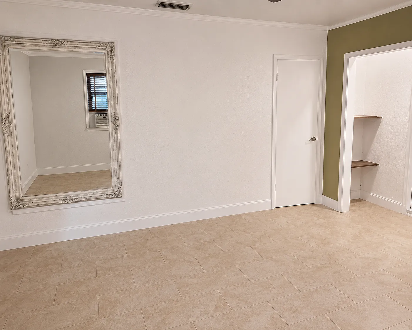 Studio, $1,250 — Photo 2