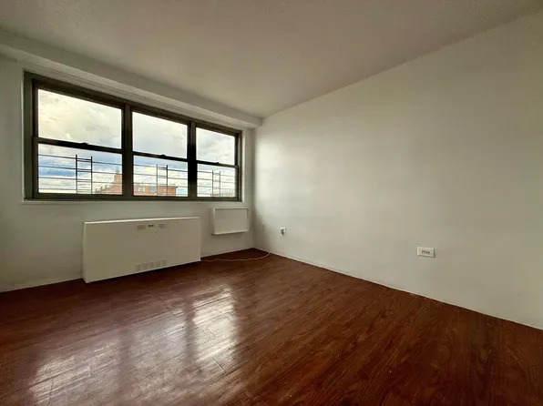 880 Boynton Avenue image 8 of 15