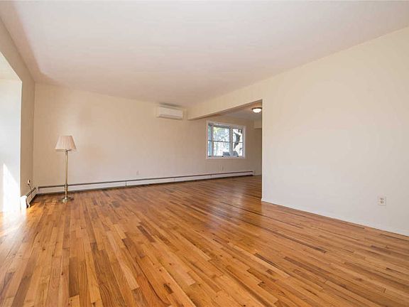 4th image of 38 Hampton Blvd