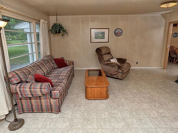 2nd image of 6515 Sheri Dr NW
