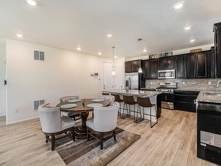 9707 Bennett Peak St — Photo 5