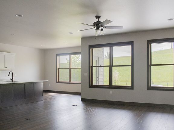 3rd image of 2143 Arrowhead Cir