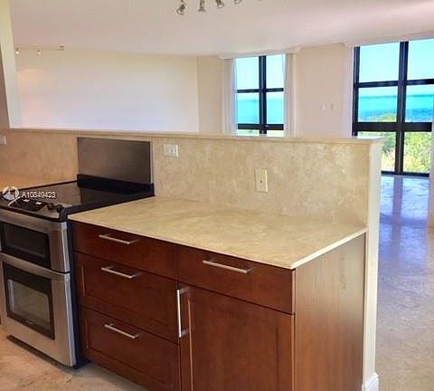 3rd image of 1121 Crandon Blvd APT D601