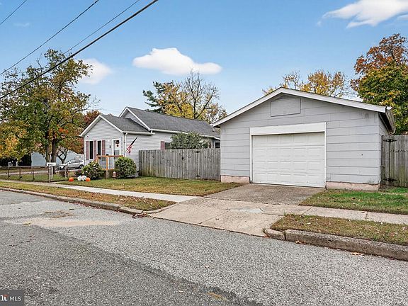 3rd image of 320 New Jersey Ave