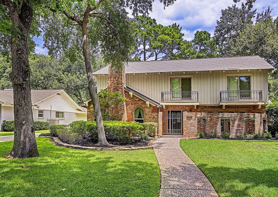 Welcome to 5314 Graystone Ln! A lovely 4 bedroom, 2.5 bathroom home, with a sparkling pool. No flooding here during Harvey.