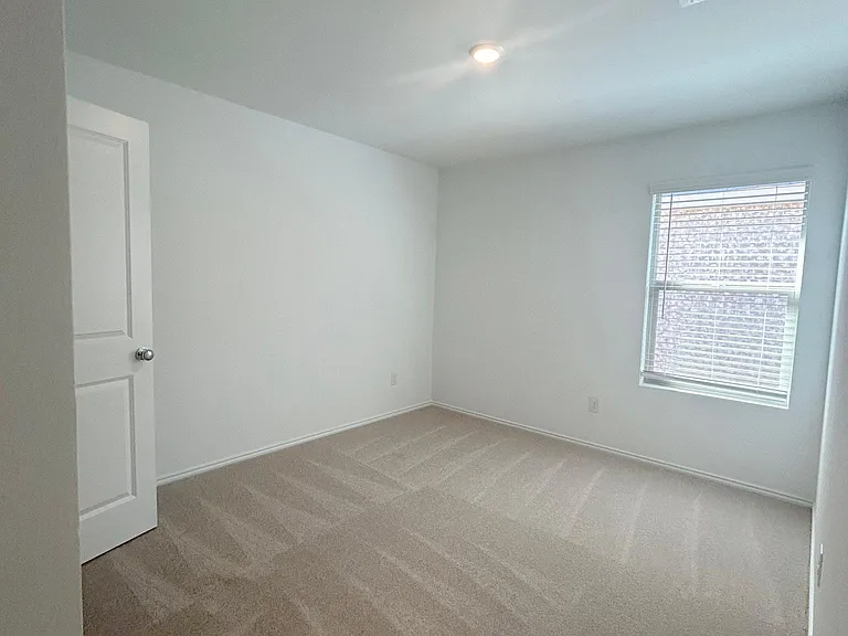 1920 Aves Glen Ln — Photo 11