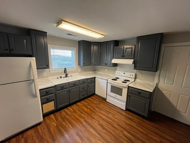 204 Maplewood Ave — Photo 3