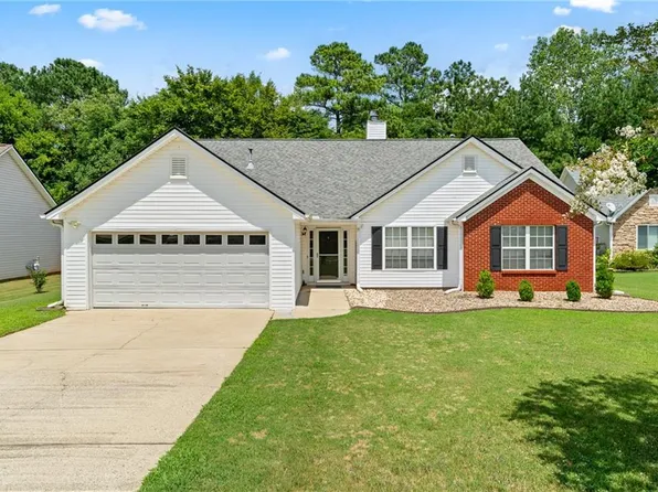 919 Harbins Pass Dr, Dacula, GA 30019