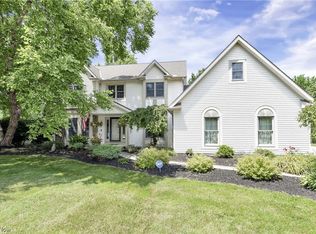 5415 Oakwood Dr, Sheffield Village, OH
