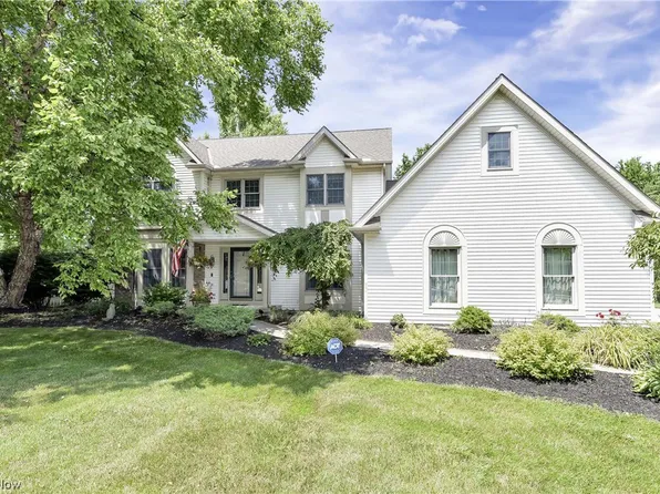 5415 Oakwood Dr, Sheffield Village, OH 44054