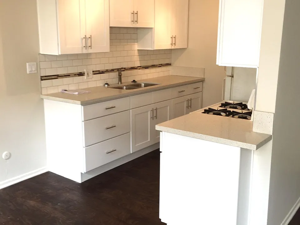 1014 N Oxford Ave #7
