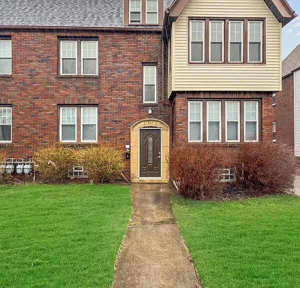 627 Kenmore Ave #UPPER — Photo 1