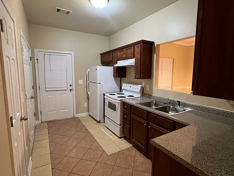 321 Village Dr — Photo 3
