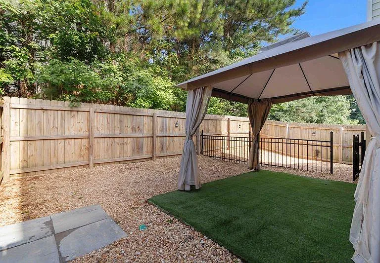 420 Thistle Cv — Photo 25