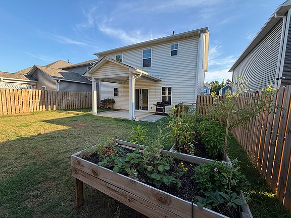 3rd image of 1102 Silverbend Trl