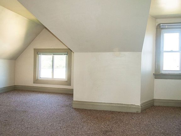 3rd image of 15-17 N 15th Ave E #5