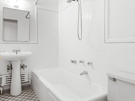 5th image of 220 Madison Ave #D15