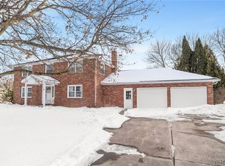38 Lake Ave, Lyndonville, NY 14098