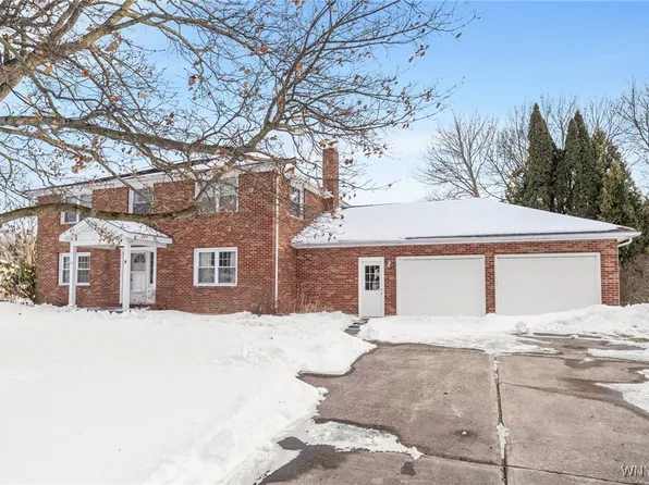 38 Lake Ave, Lyndonville, NY 14098