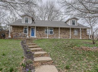 102 S Garfield St, Bonner Springs, KS 66012