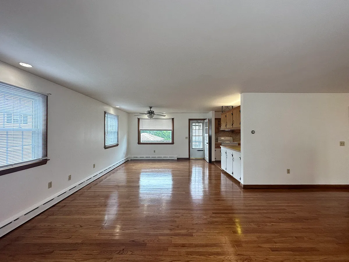 Building Photo - 152 Evarts St