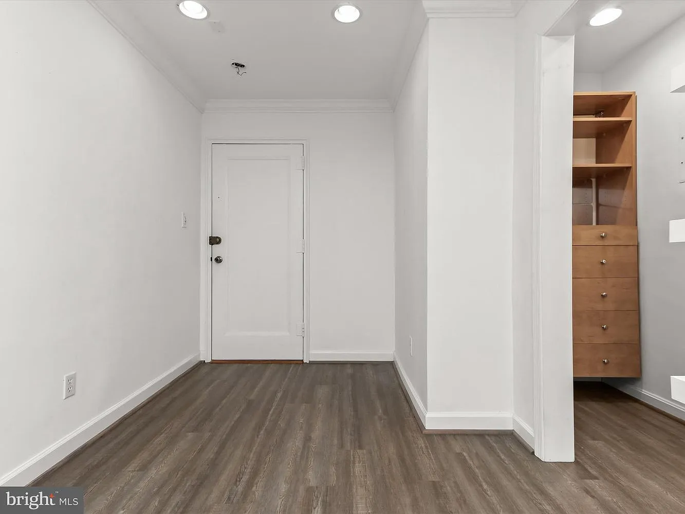Studio, 568 sqft, $2,200 — Photo 2