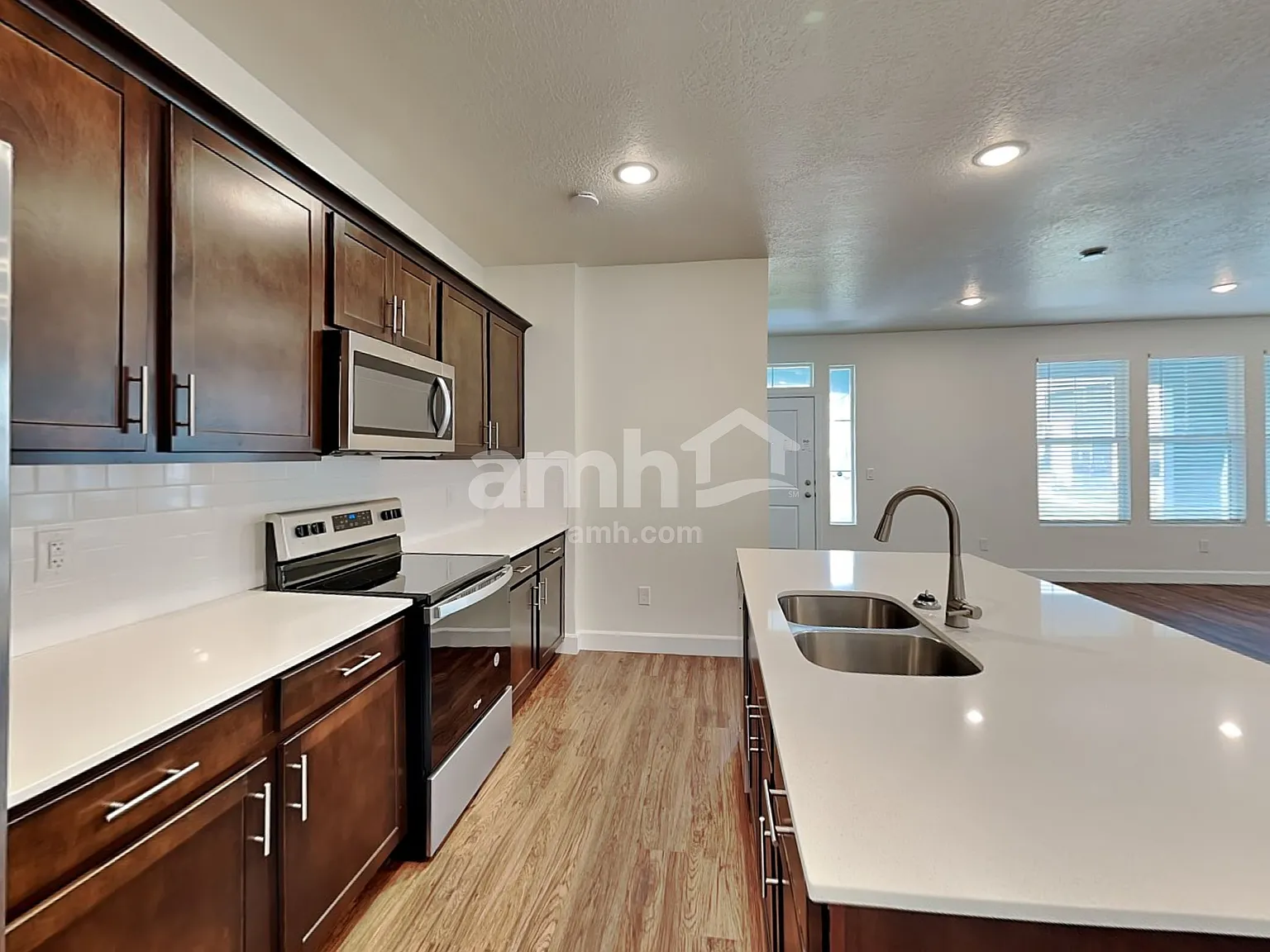 5 bed, 3.5 bath, 3063 sqft, $3,030 — Photo 4