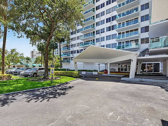 4th image of 3233 NE 34th St APT 814