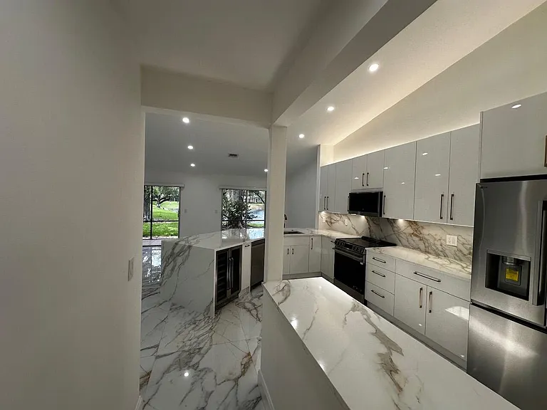 2173 Discovery Cir W — Photo 8