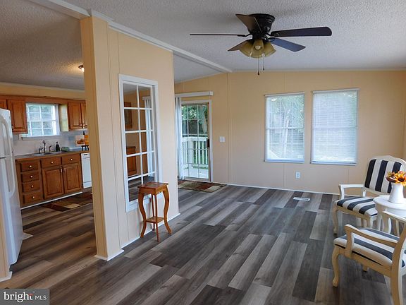 5th image of 218 Bronco Way