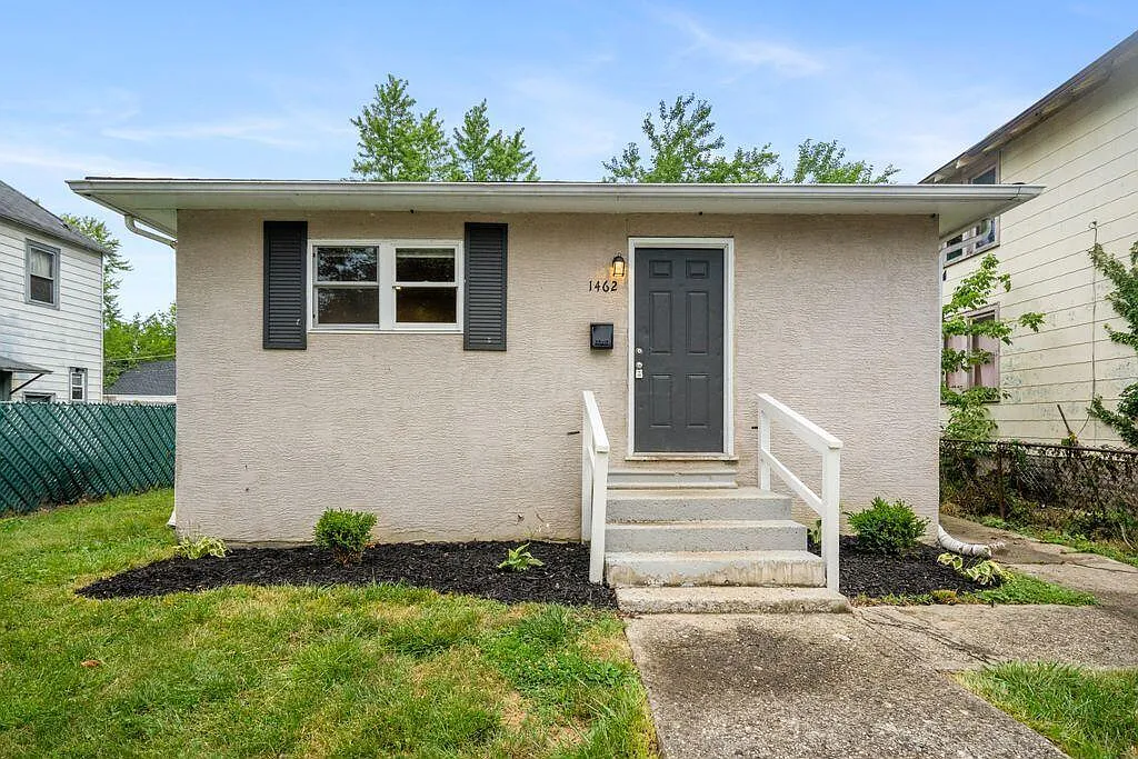1462 Myrtle Ave photo 1