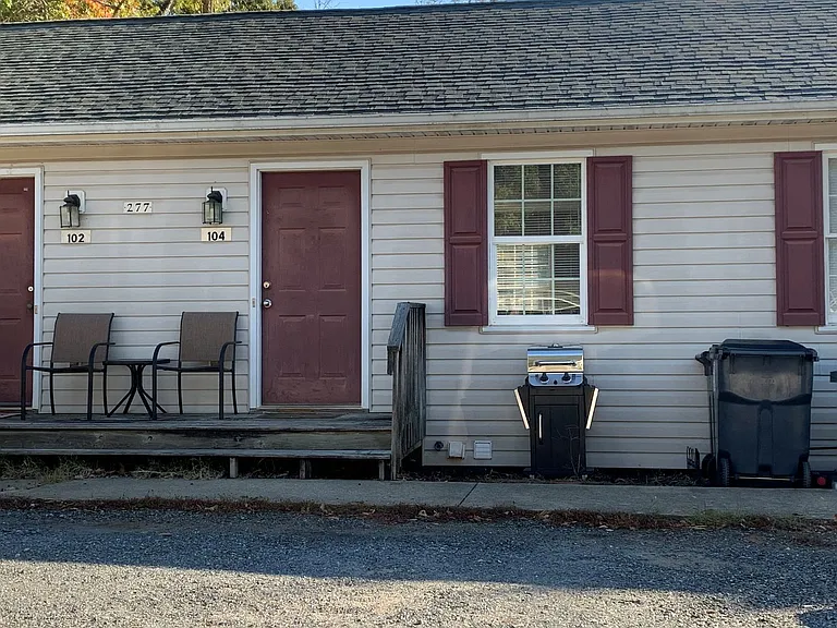277 Lakeview Dr — Photo 1