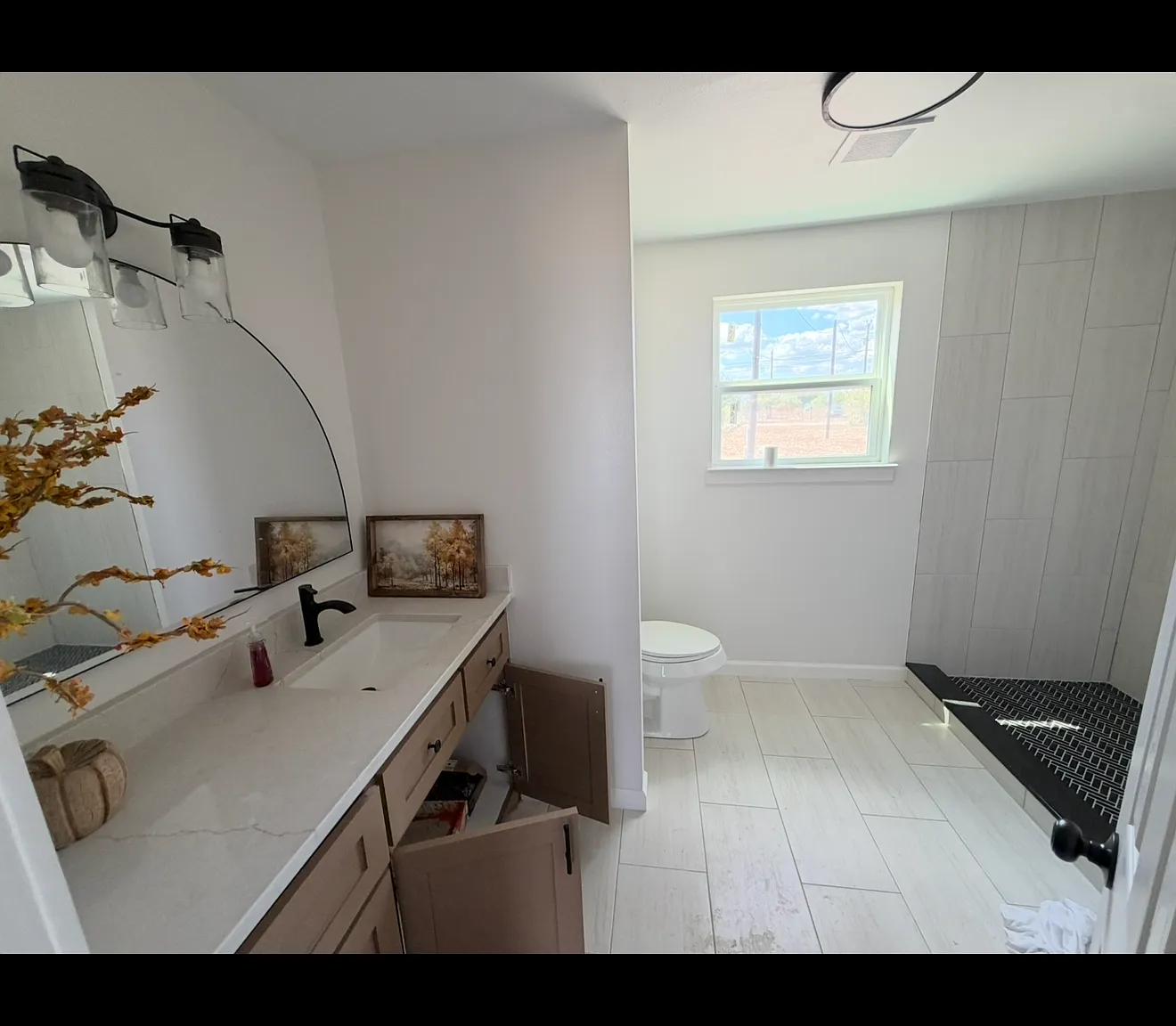 3 bed, 1344 sqft, $2,000 — Photo 2