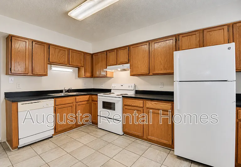 104 Canary St — Photo 3