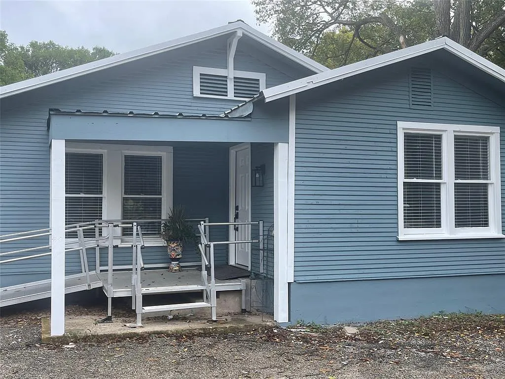 2 bed, 1.0 bath, 1100 sqft, $1,600 — Photo 1