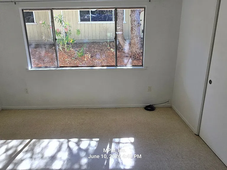 525 Arleen St — Photo 7