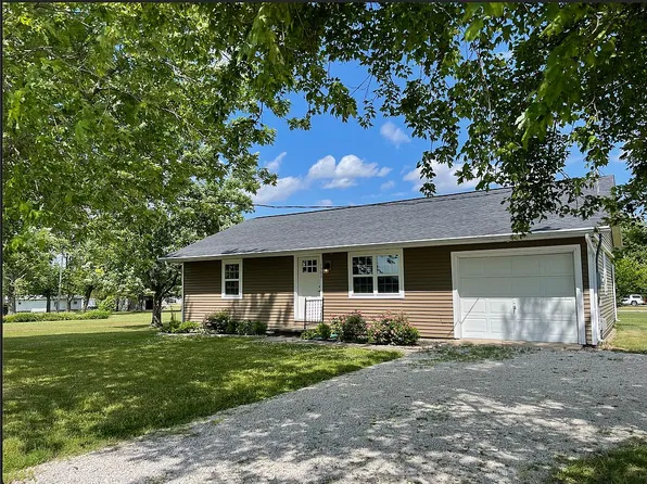 1509 S 6th St, Marshall, IL 62441