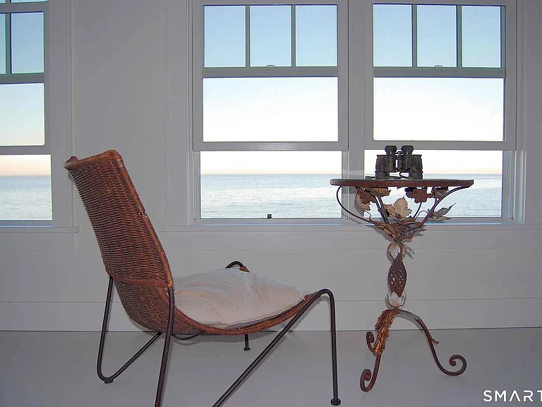 116 W Beach Dr — Photo 2