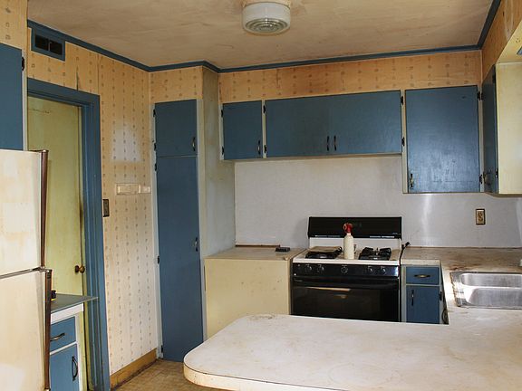 5th image of 58 Beckman Ave