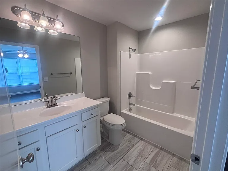 515 Hilton Ct #B — Photo 9