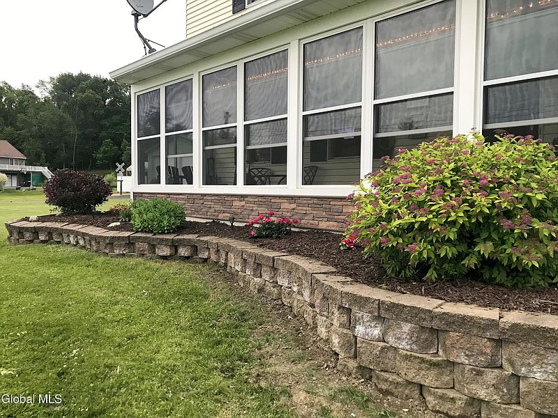 4th image of 70 Island View Road