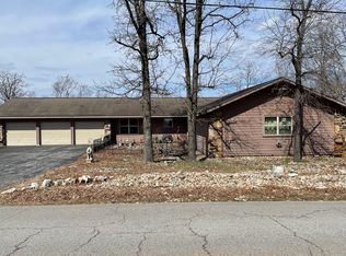 7 Country Club Dr, Eureka Springs, AR 72631