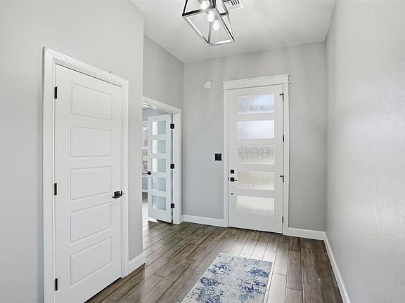 5th image of 3922 NE Shenandoah Dr